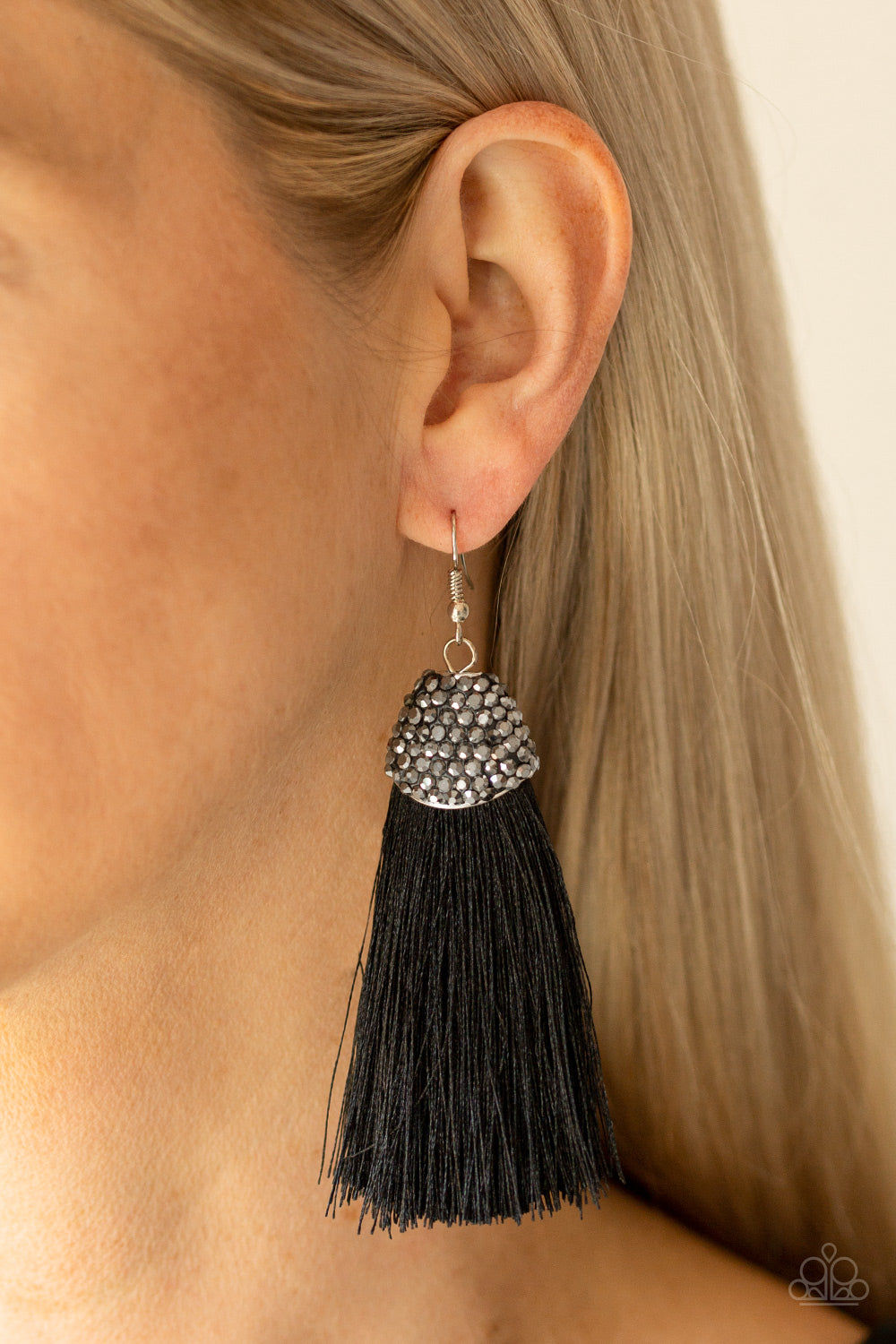 Paparazzi ♥ Razzle Riot - Black ♥ Earrings
