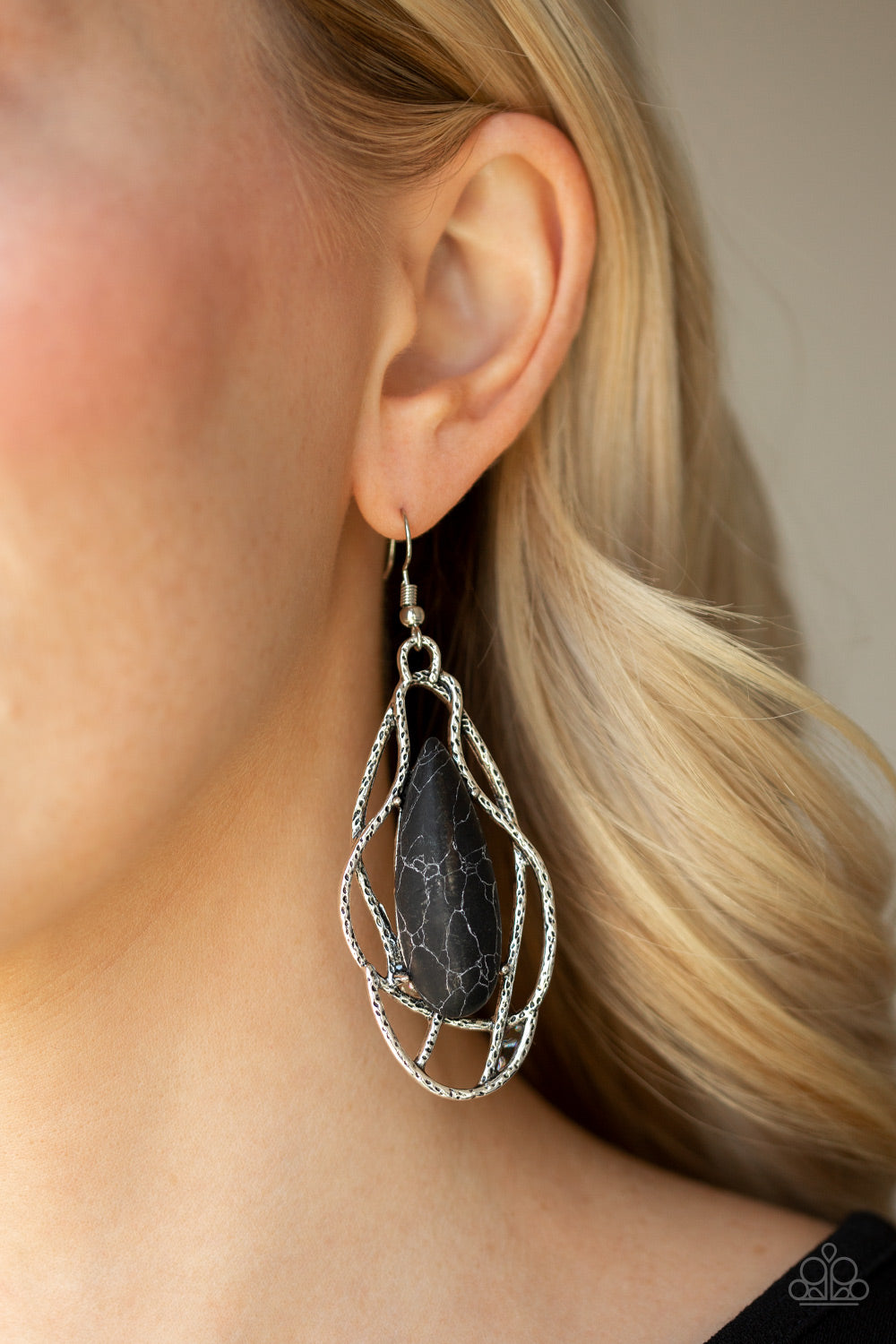 Paparazzi ♥ Artisan Tears - Black ♥ Earrings