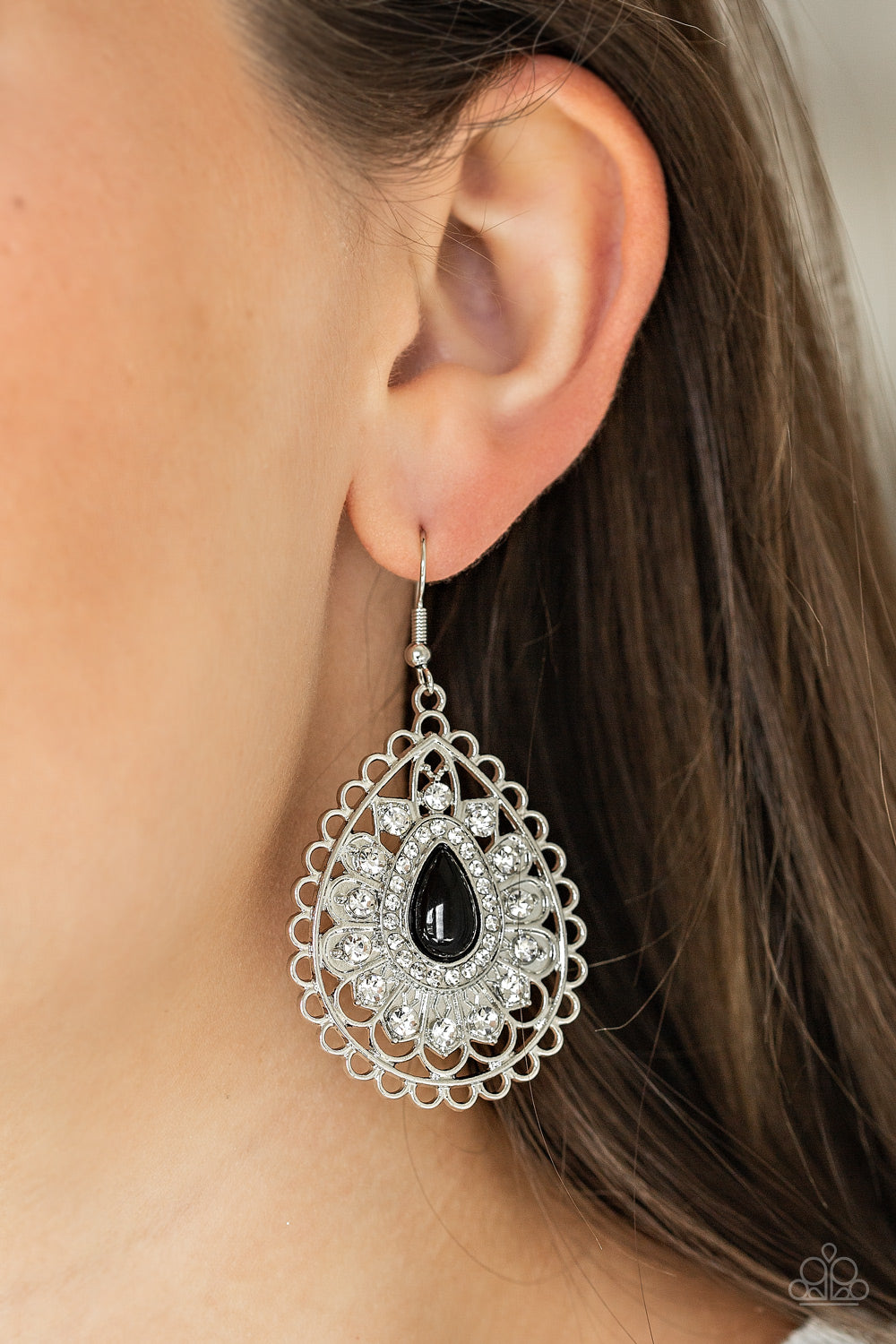 Paparazzi ♥ Glamour Grandeur - Black ♥ Earrings