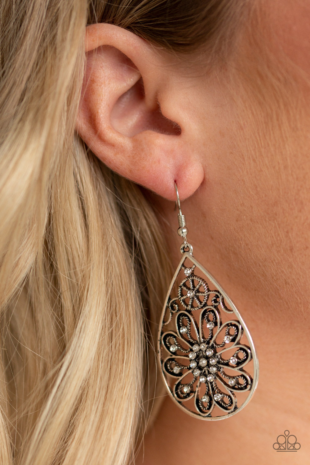 Paparazzi ♥ Flowering Finery - White ♥ Earrings