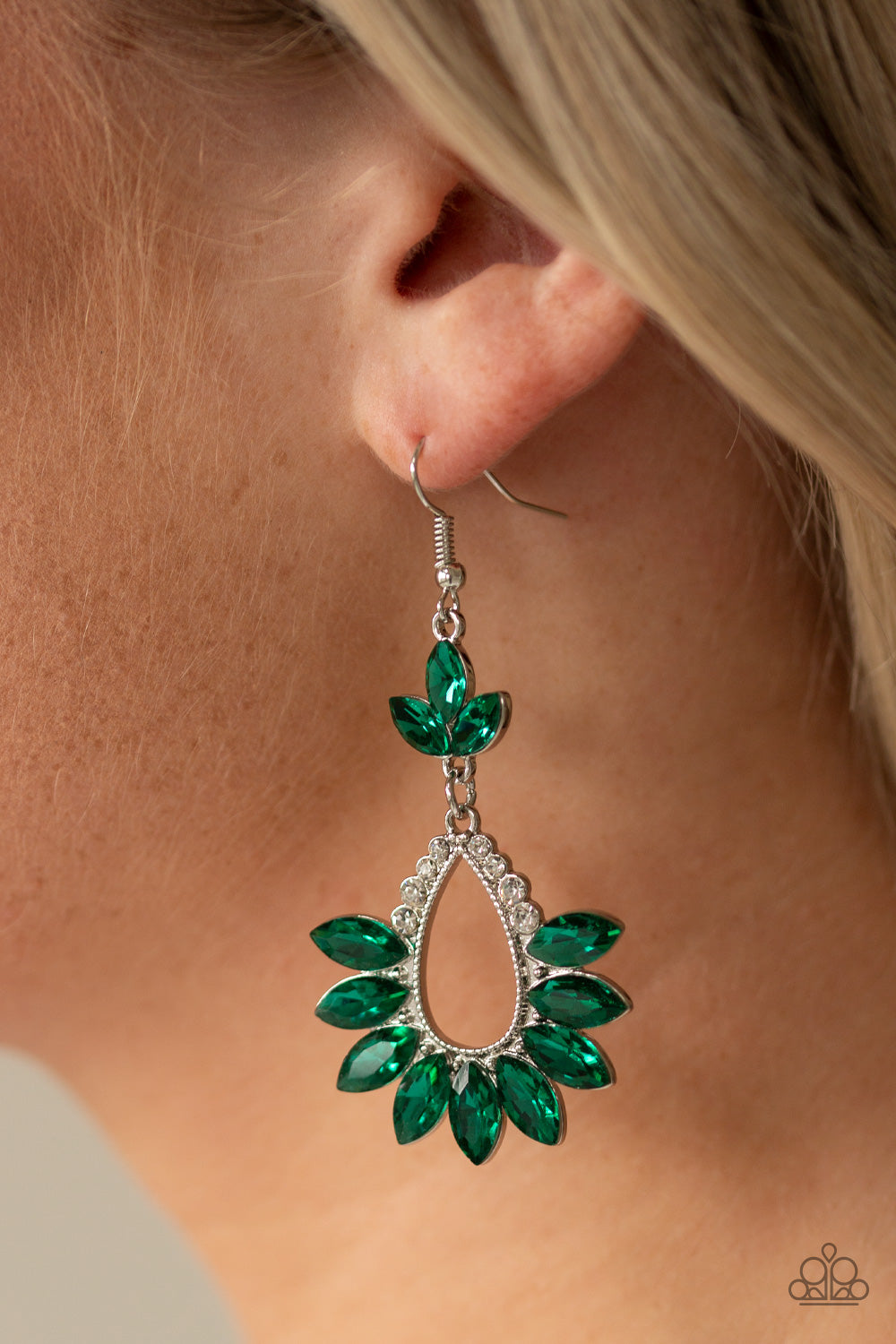 Paparazzi ♥ Extra Exquisite - Green ♥ Earrings