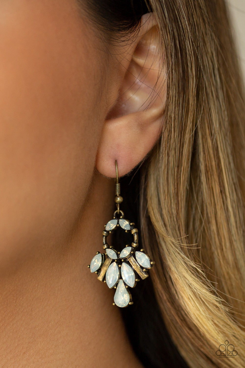 Paparazzi ♥ Glowing Allure - Brass ♥ Earrings