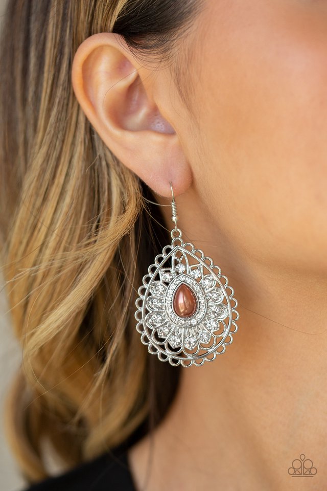 Paparazzi ♥ Glamour Grandeur - Brown ♥ Earrings