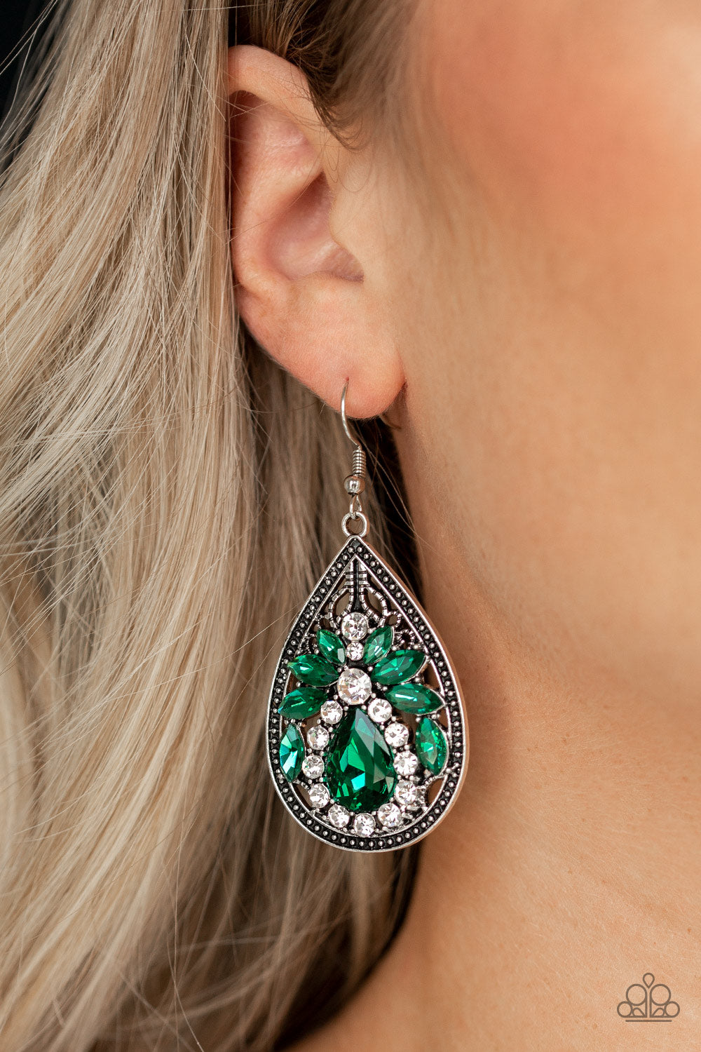 Paparazzi ♥ Candlelight Sparkle - Green ♥ Earrings