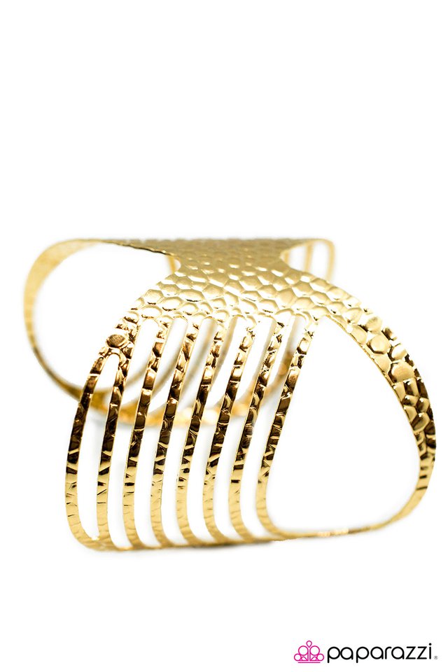 Paparazzi ♥ Stick to the Ribs - Gold ♥ Bracelet