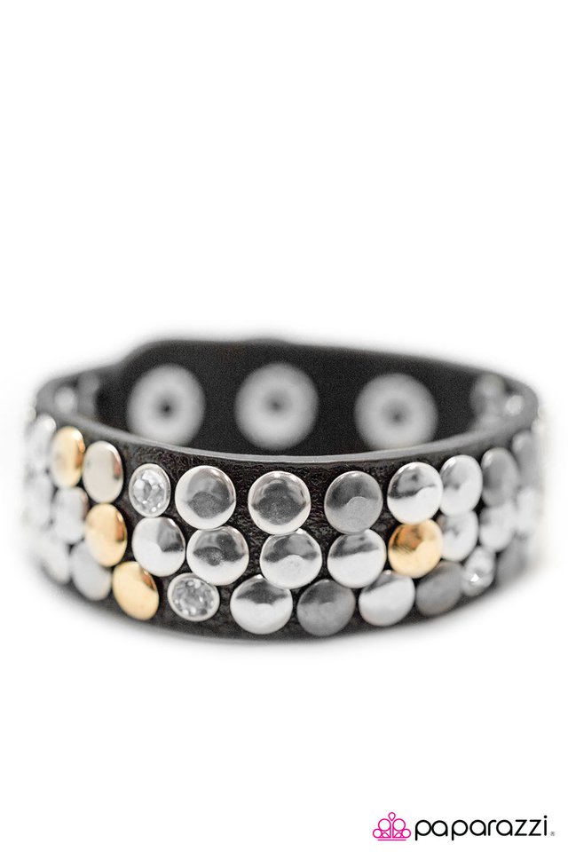 Paparazzi ♥ Dont Step On A Crack... - Black ♥ Bracelet