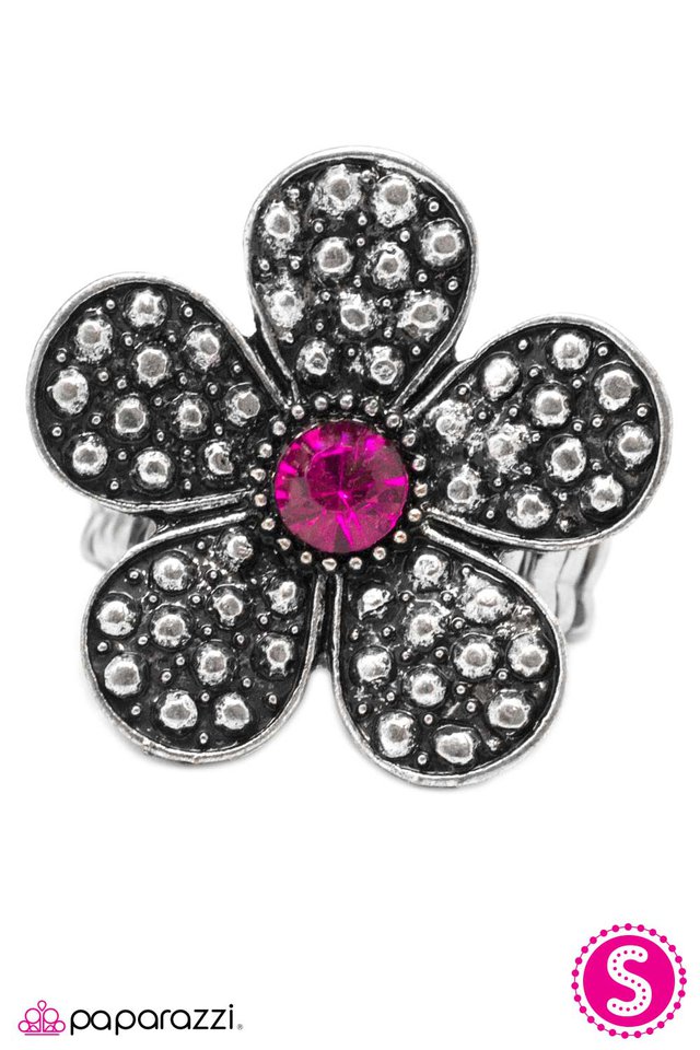 Paparazzi ♥ Haute and Heated - Pink ♥ Ring