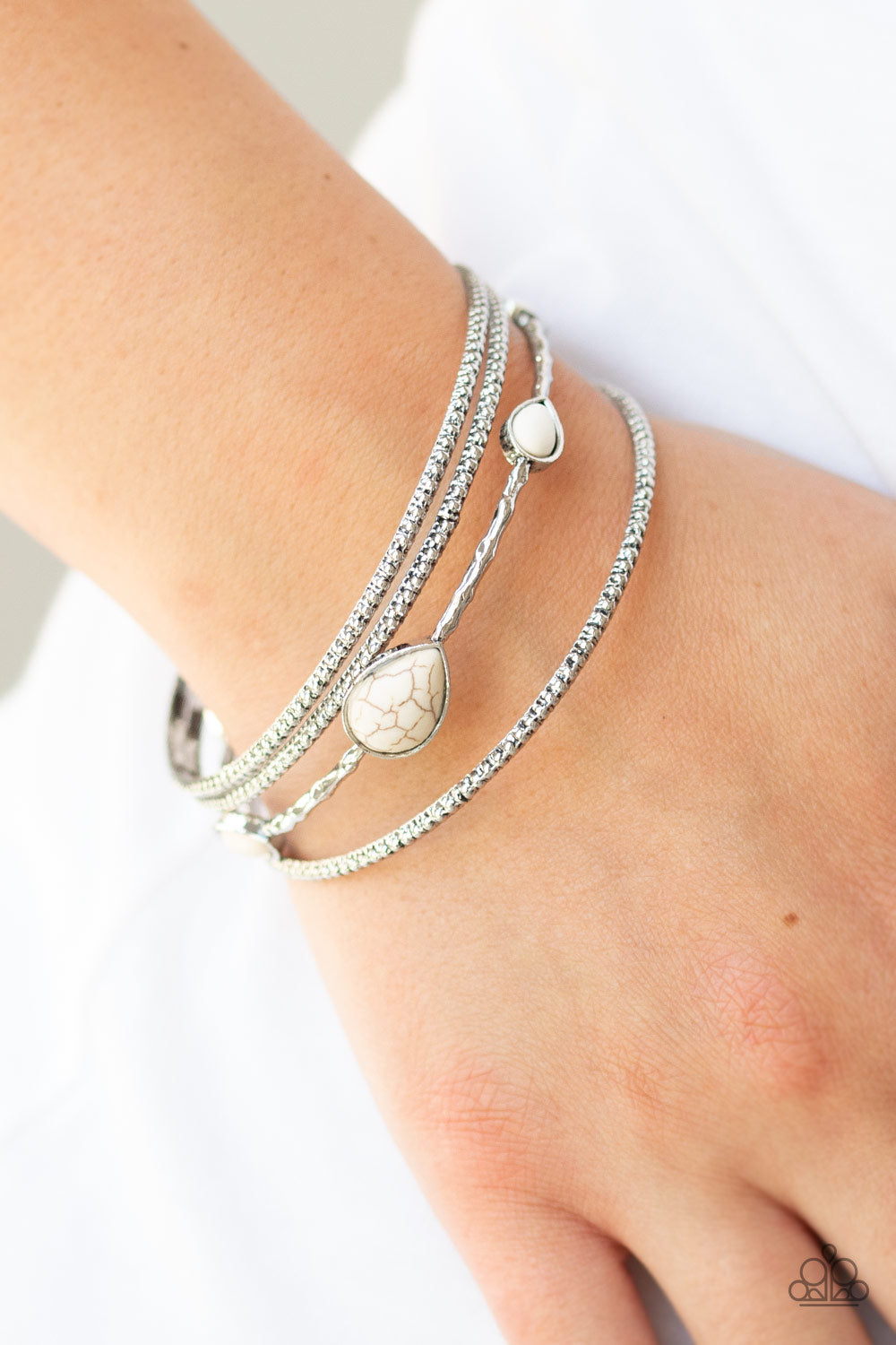 Paparazzi ♥ Sandstone Storm - White ♥ Bracelet