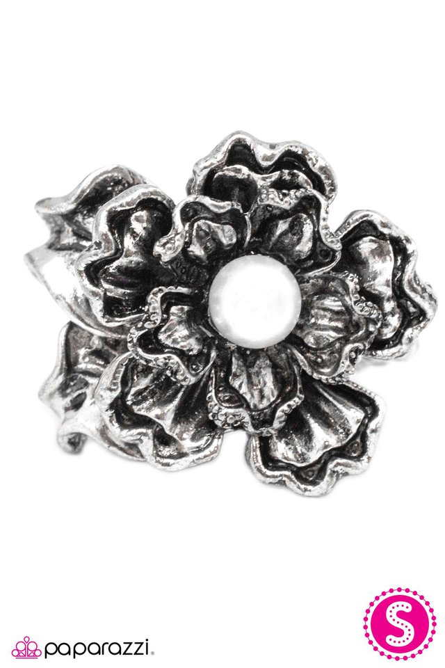 Paparazzi ♥ Sweet Surrender - White ♥ Ring