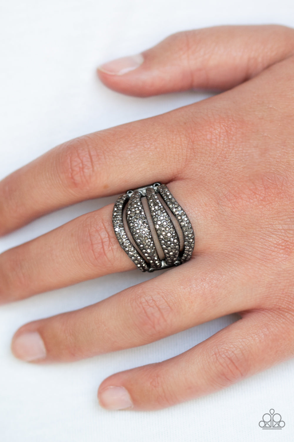 Paparazzi ♥ Roll Out The Diamonds - Black ♥ Ring