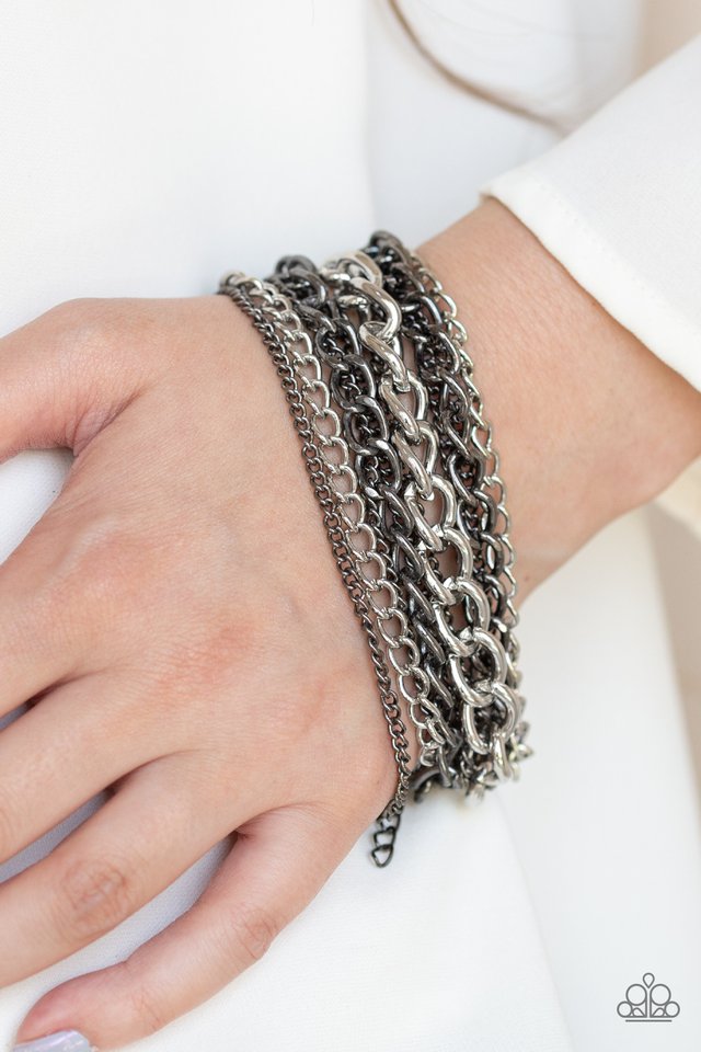 Paparazzi ♥ Metallic Horizon - Black ♥ Bracelet