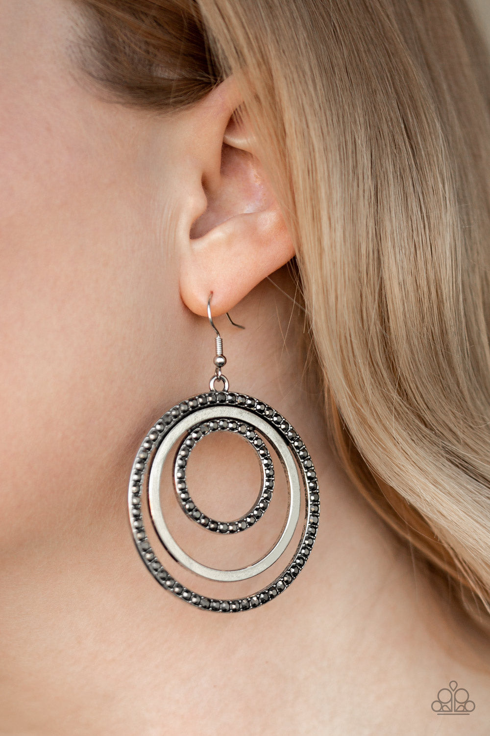 Paparazzi ♥ Rippling Refinement - Silver ♥ Earrings