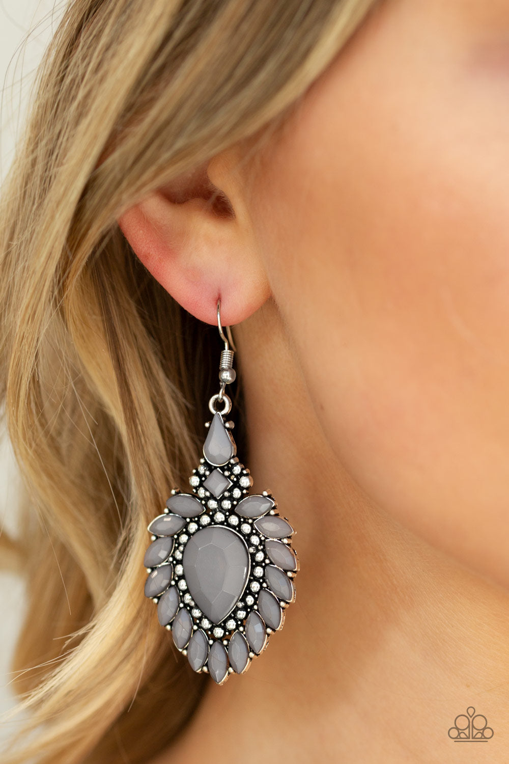Paparazzi ♥ The LIONESS Den - Silver ♥ Earrings
