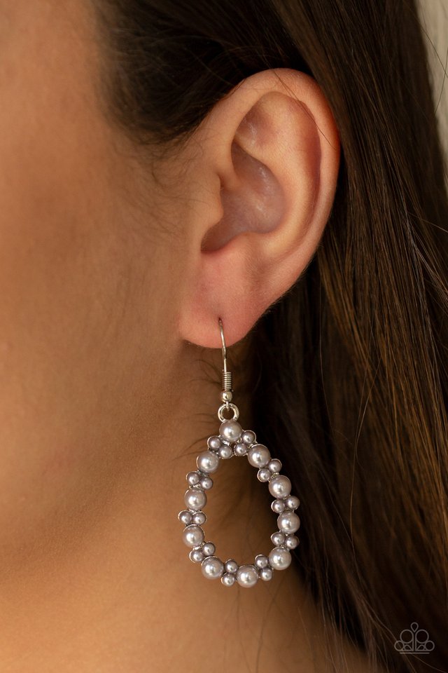 Paparazzi ♥ Pearl Spectacular - Silver ♥ Earrings