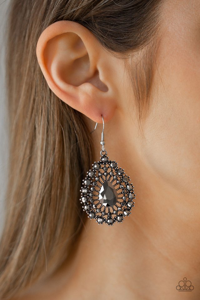 Paparazzi ♥ Insta Classic - Silver ♥ Earrings