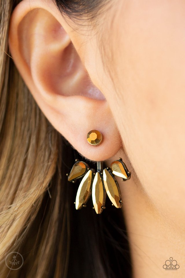 Paparazzi ♥ Stunningly Striking - Brass ♥ Post Earrings