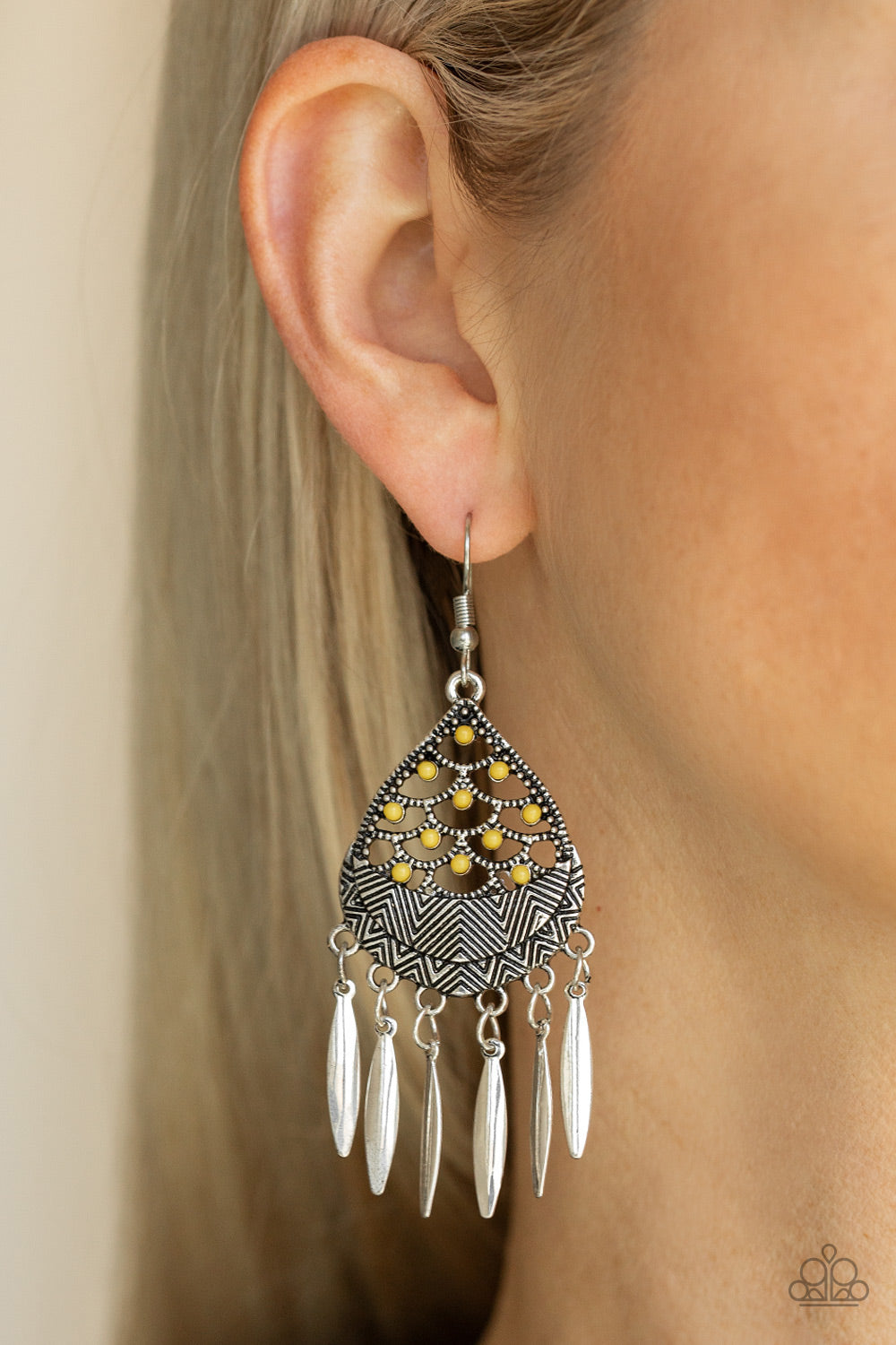 Paparazzi ♥ Wolf Den - Yellow ♥ Earrings