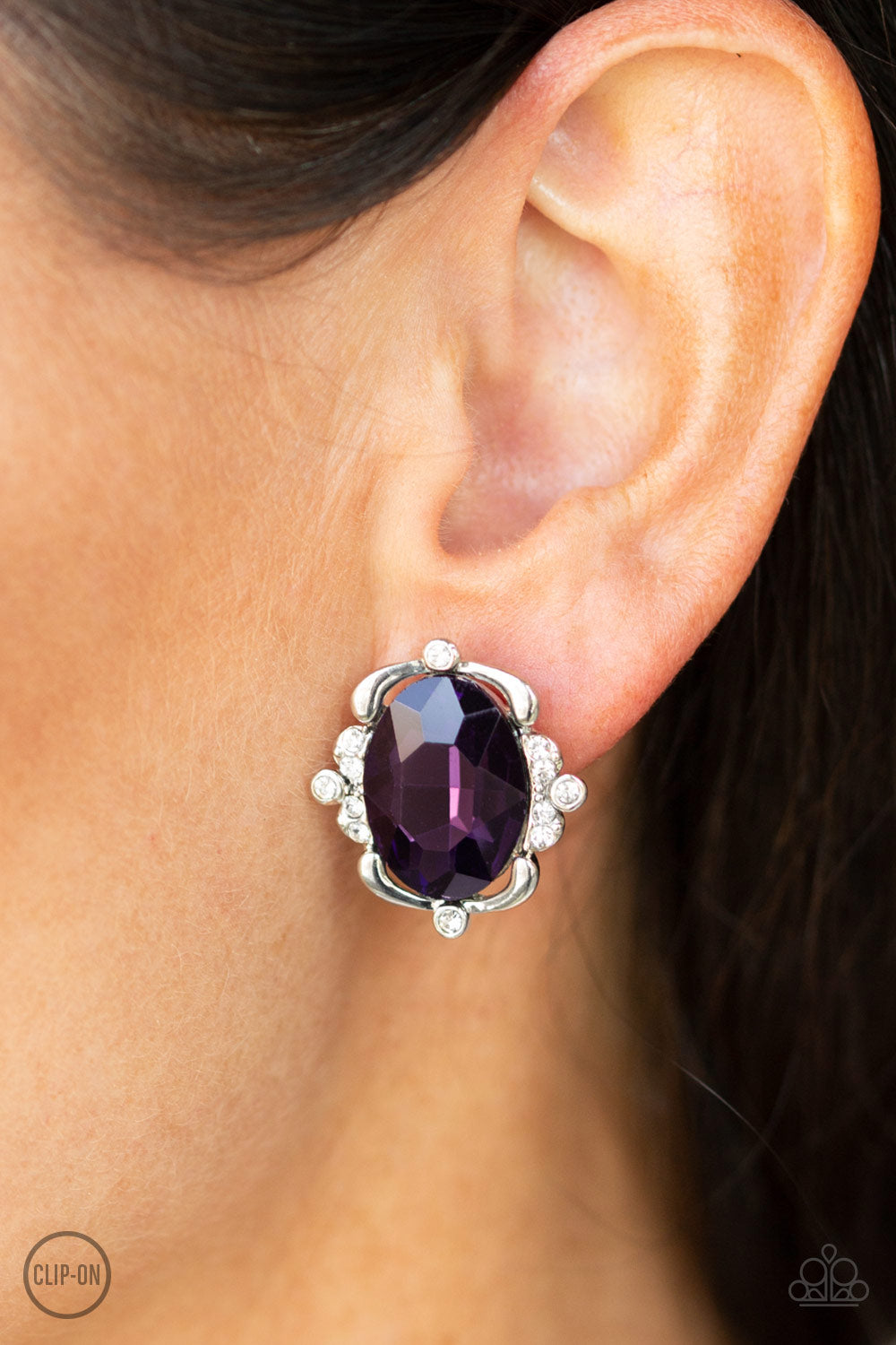 Paparazzi ♥ Regally Radiant - Purple ♥ Clip-On