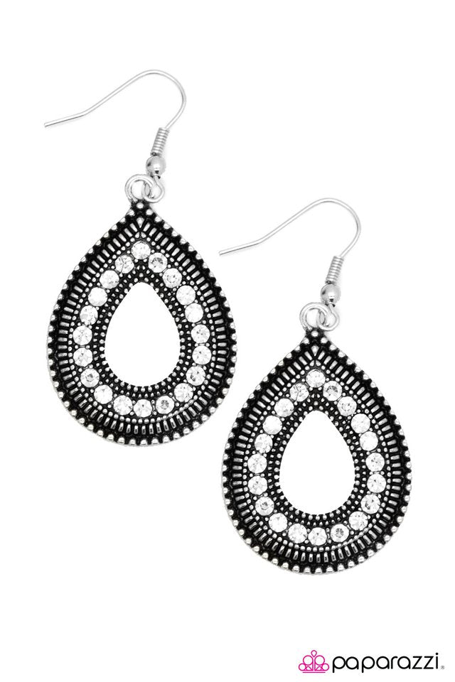 Paparazzi ♥ Young and Restless - White ♥ Earrings