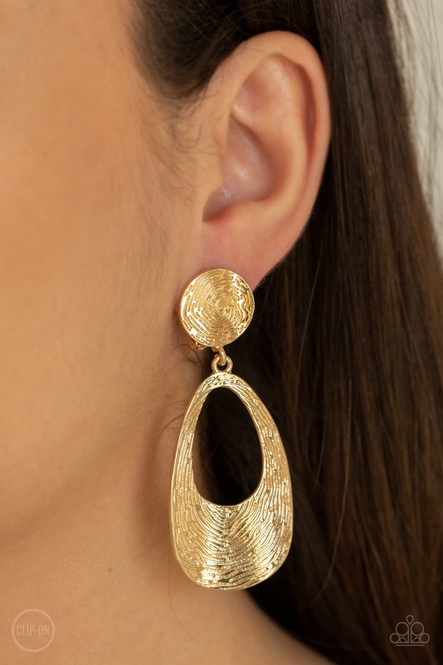 Paparazzi ♥ Printed Perfection - Gold ♥ Clip-On