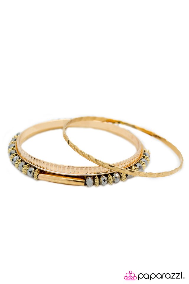 Paparazzi ♥ My Lips are Movin - Gold ♥ Bracelet