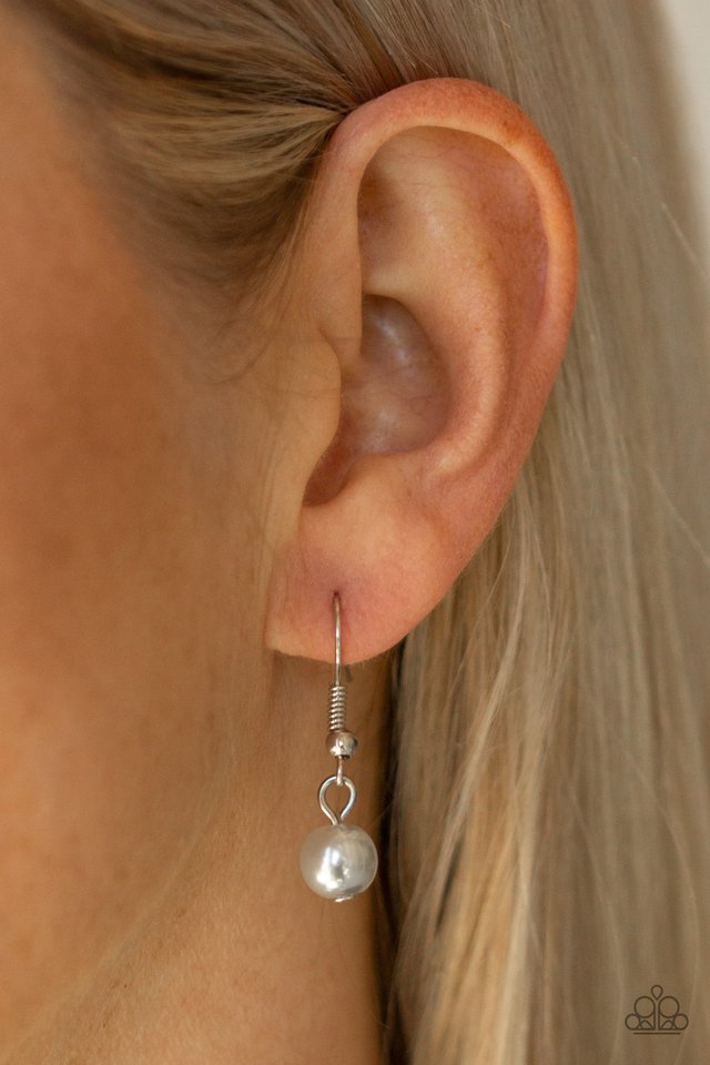 Paparazzi ♥ Fantastic Flair - Silver ♥ Necklace