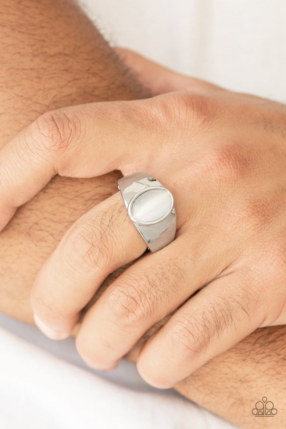 Paparazzi ♥ Cool Down - White ♥ Ring