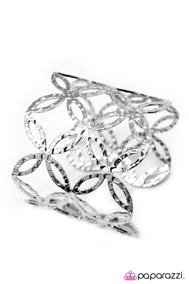 Paparazzi ♥ Wanderlust - Silver ♥ Bracelet