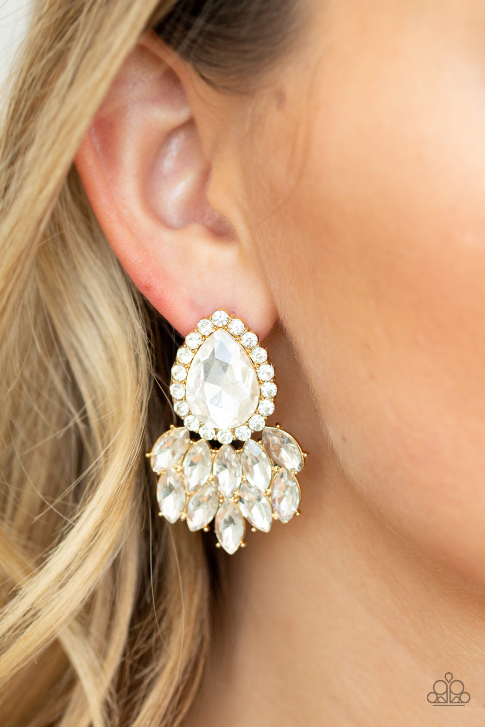 Paparazzi ♥ A Breath of Fresh HEIR - Gold ♥ Post Earrings
