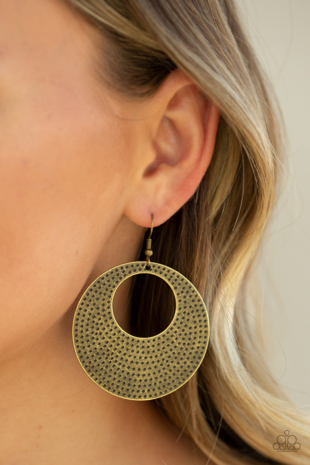 Paparazzi ♥ Dotted Delicacy - Brass ♥ Earrings