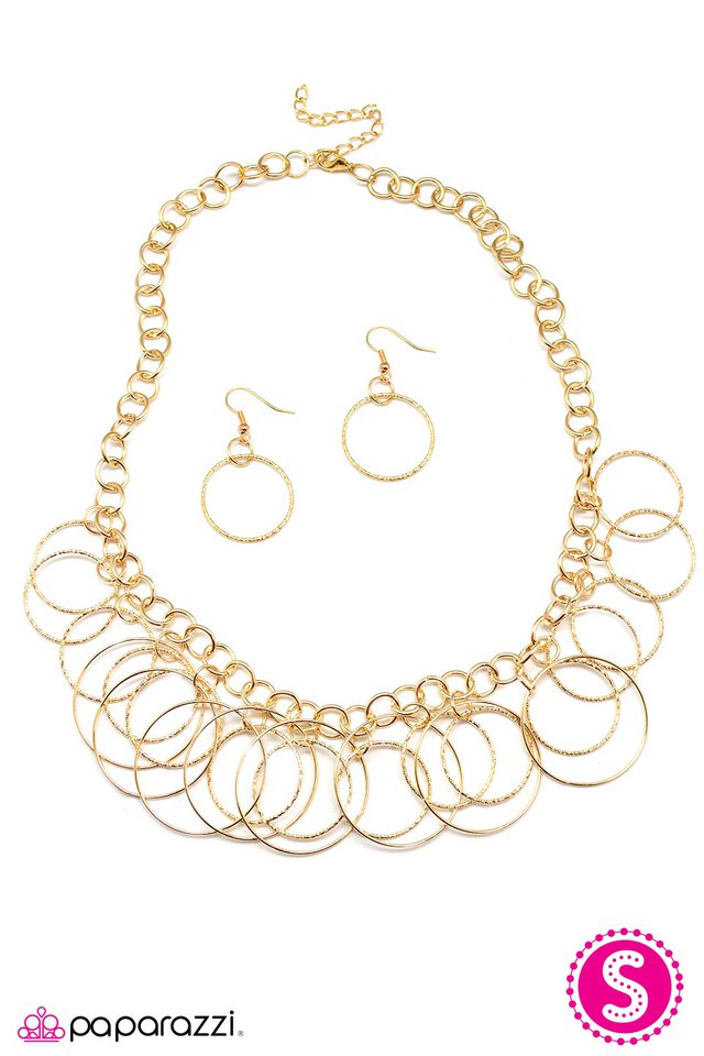 Paparazzi ♥ Get In the Ring - Gold ♥ Necklace