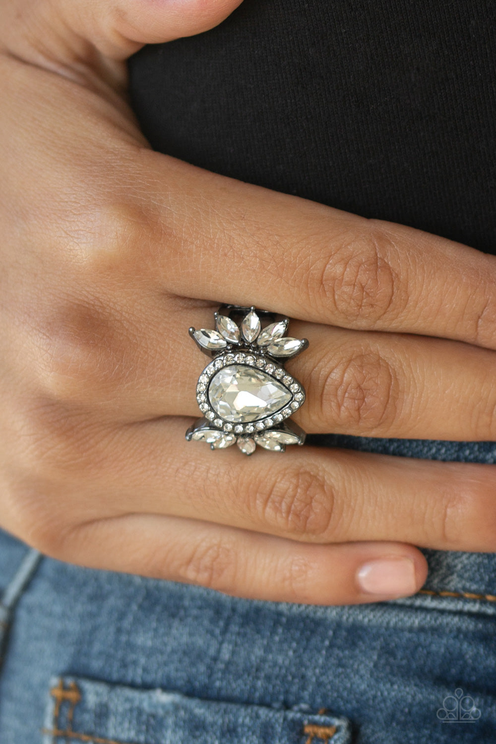 Paparazzi ♥ Really Regal - Black ♥ Ring