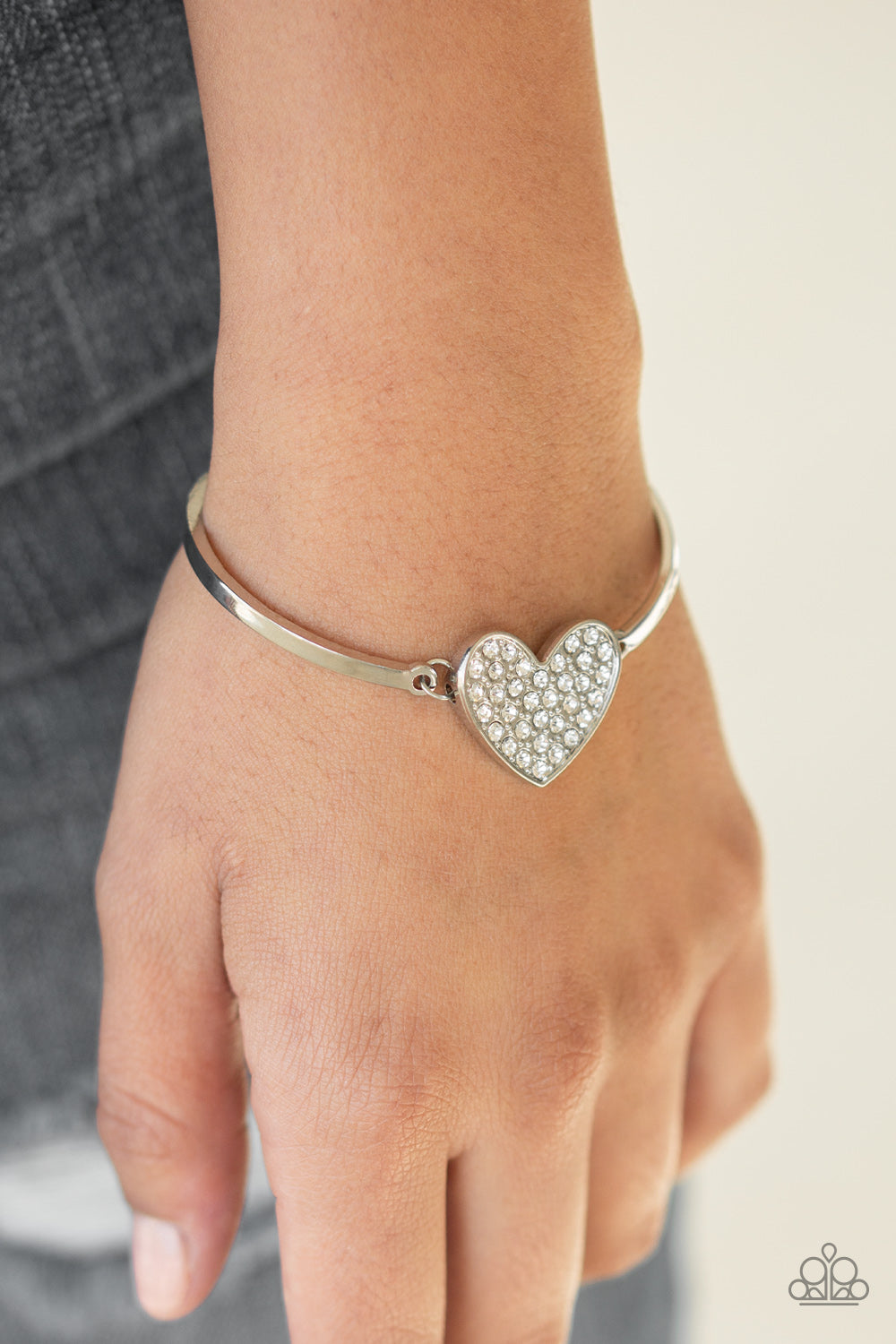 Paparazzi ♥ Heart-Stopping Shimmer - White ♥ Bracelet