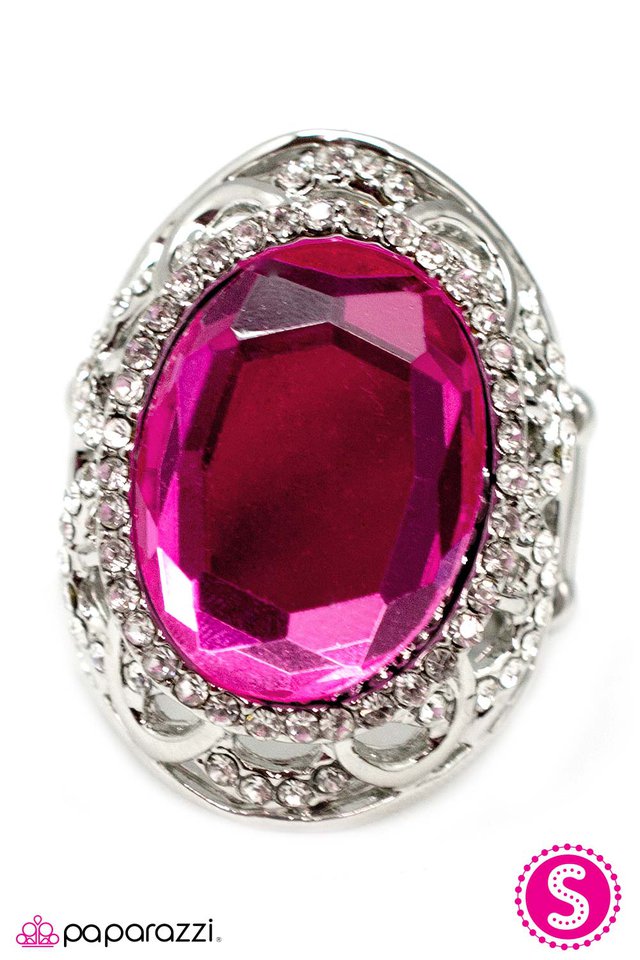 Paparazzi ♥ Queen For A Day - Pink ♥ Ring