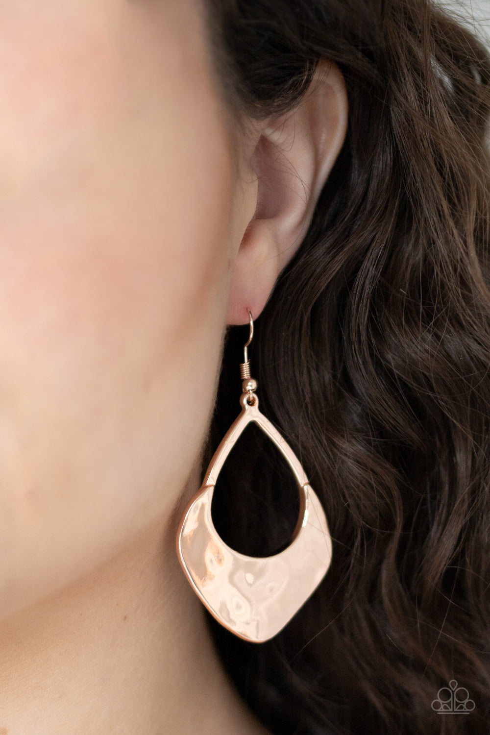 Paparazzi ♥ Dig Your Heels In - Rose Gold ♥ Earrings