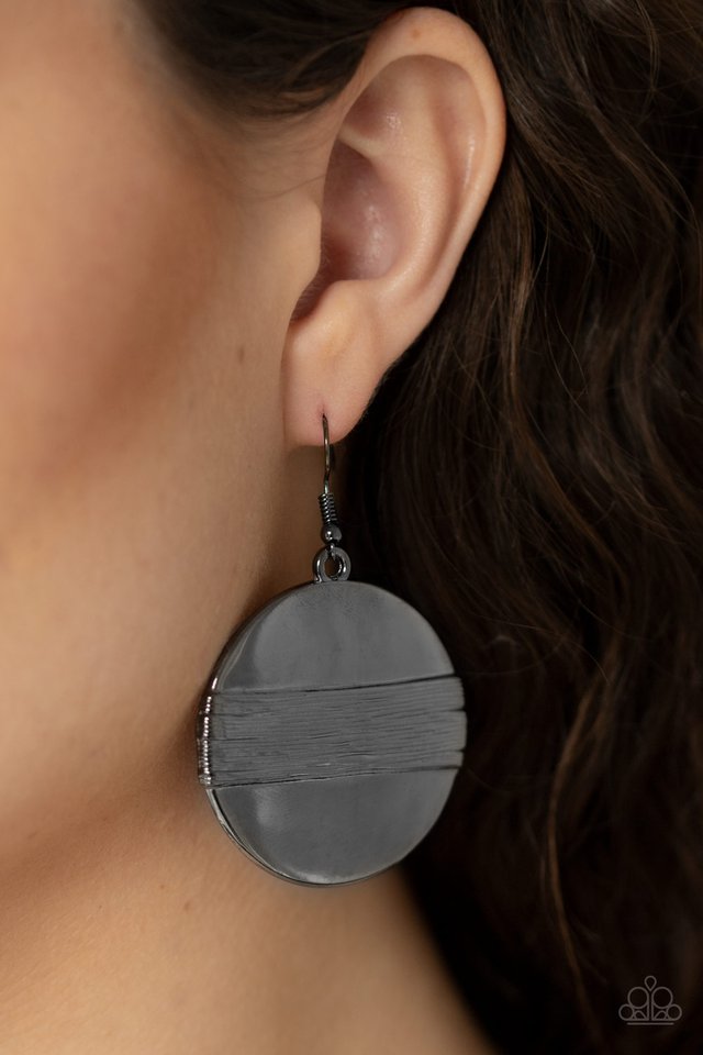 Paparazzi ♥ Ultra Uptown - Black ♥ Earrings