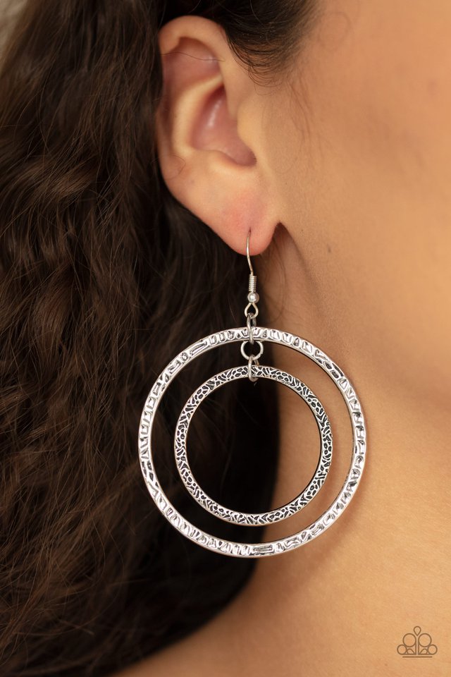 Paparazzi ♥ Fiercely Focused - Silver ♥ Earrings