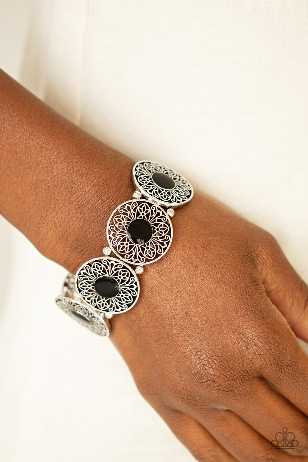 Paparazzi ♥ Painted Garden - Black ♥ Bracelet