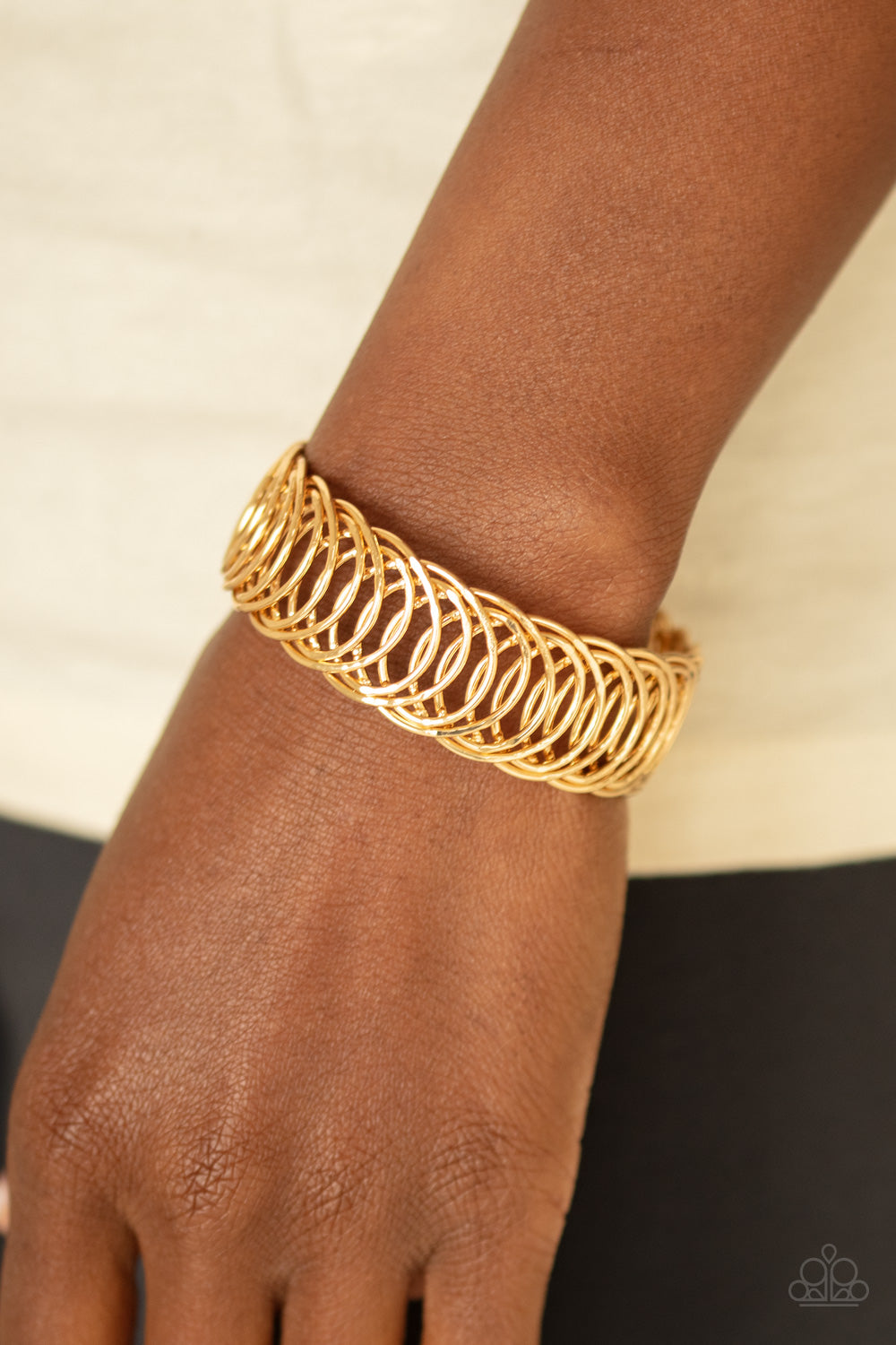 Paparazzi ♥ Dizzyingly Demure - Gold ♥ Bracelet