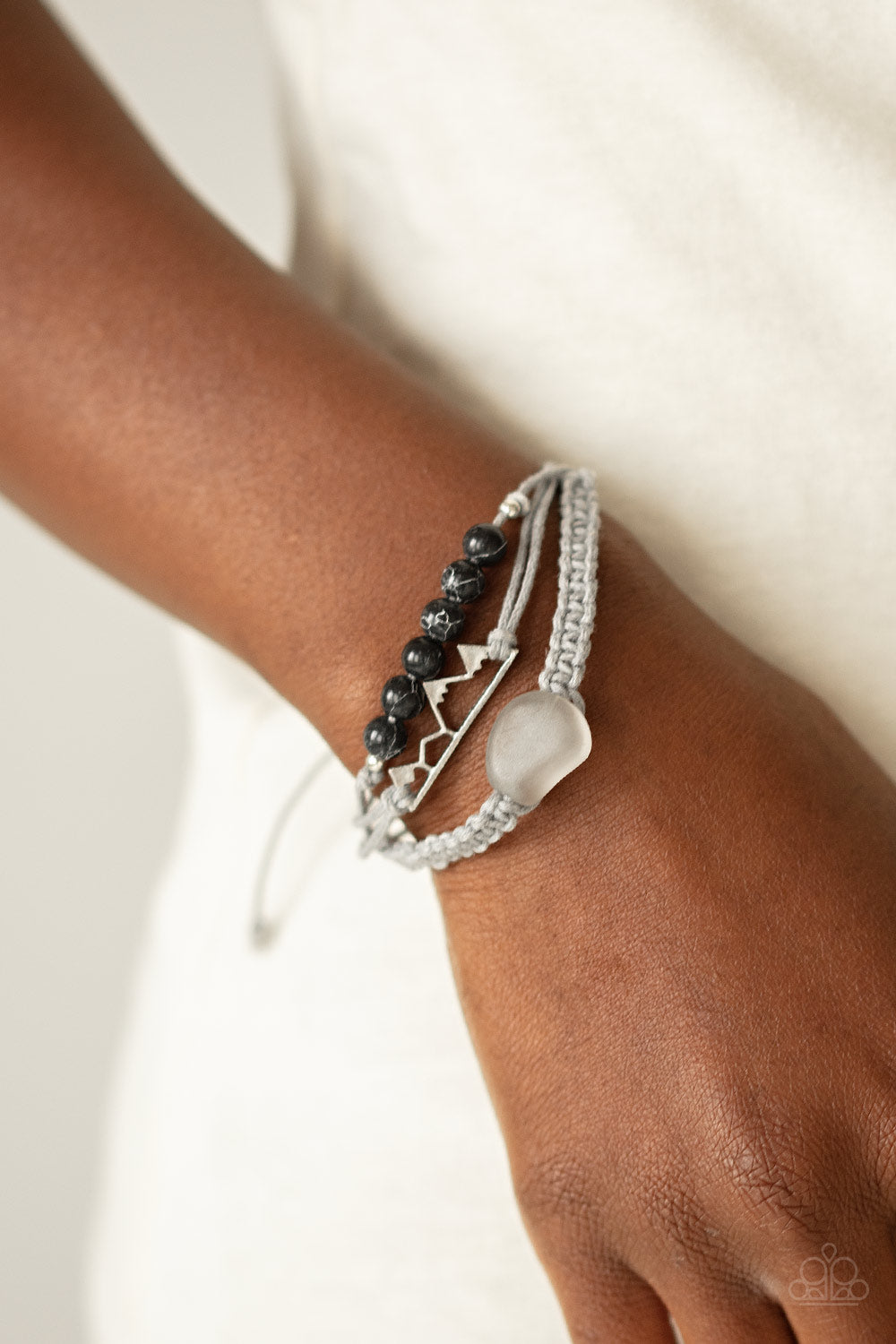 Paparazzi ♥ Climbing Mountains - Black ♥ Bracelet