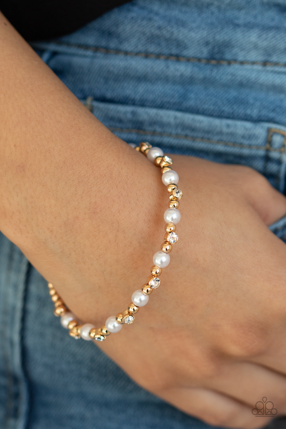 Paparazzi ♥ Decadently Dainty - Gold ♥ Bracelet
