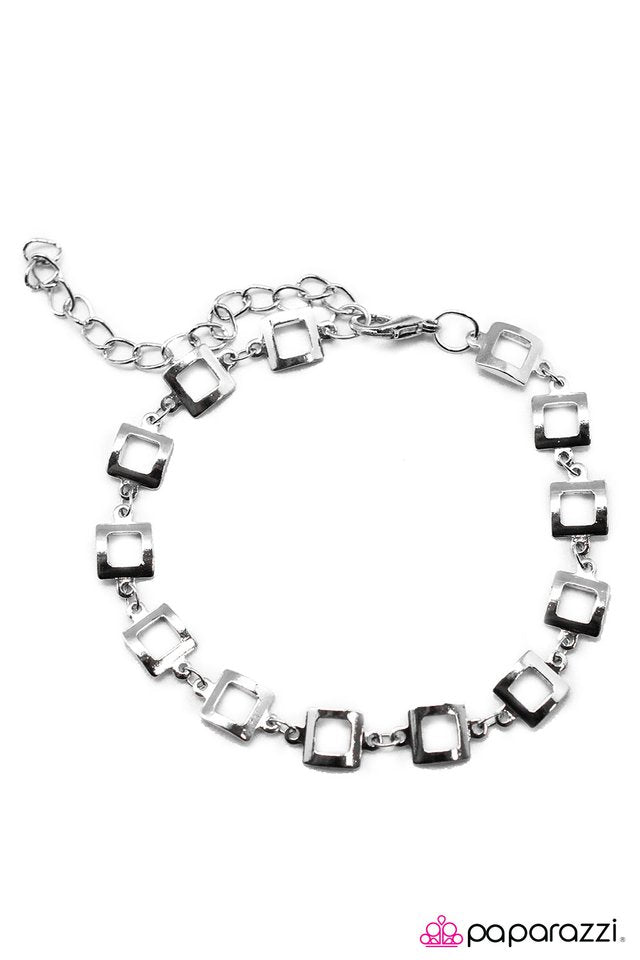 Paparazzi ♥ Out Of Frame - Silver ♥ Bracelet