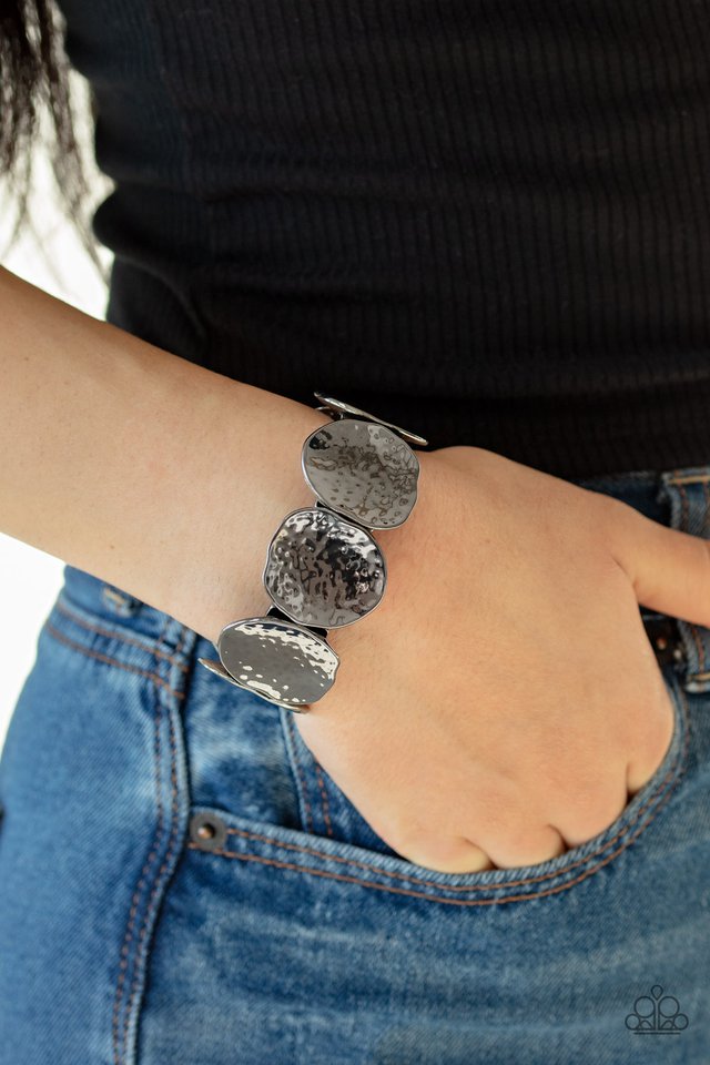 Paparazzi ♥ Treasure Cache - Black ♥ Bracelet