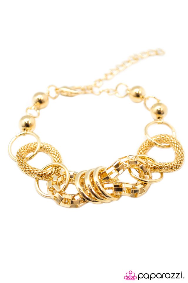 Paparazzi ♥ Battle of the Glam - Gold ♥ Bracelet