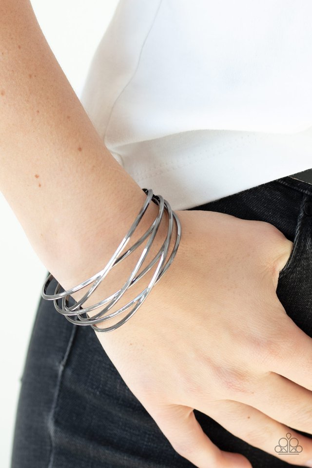 Paparazzi ♥ Down To The Wire - Black ♥ Bracelet