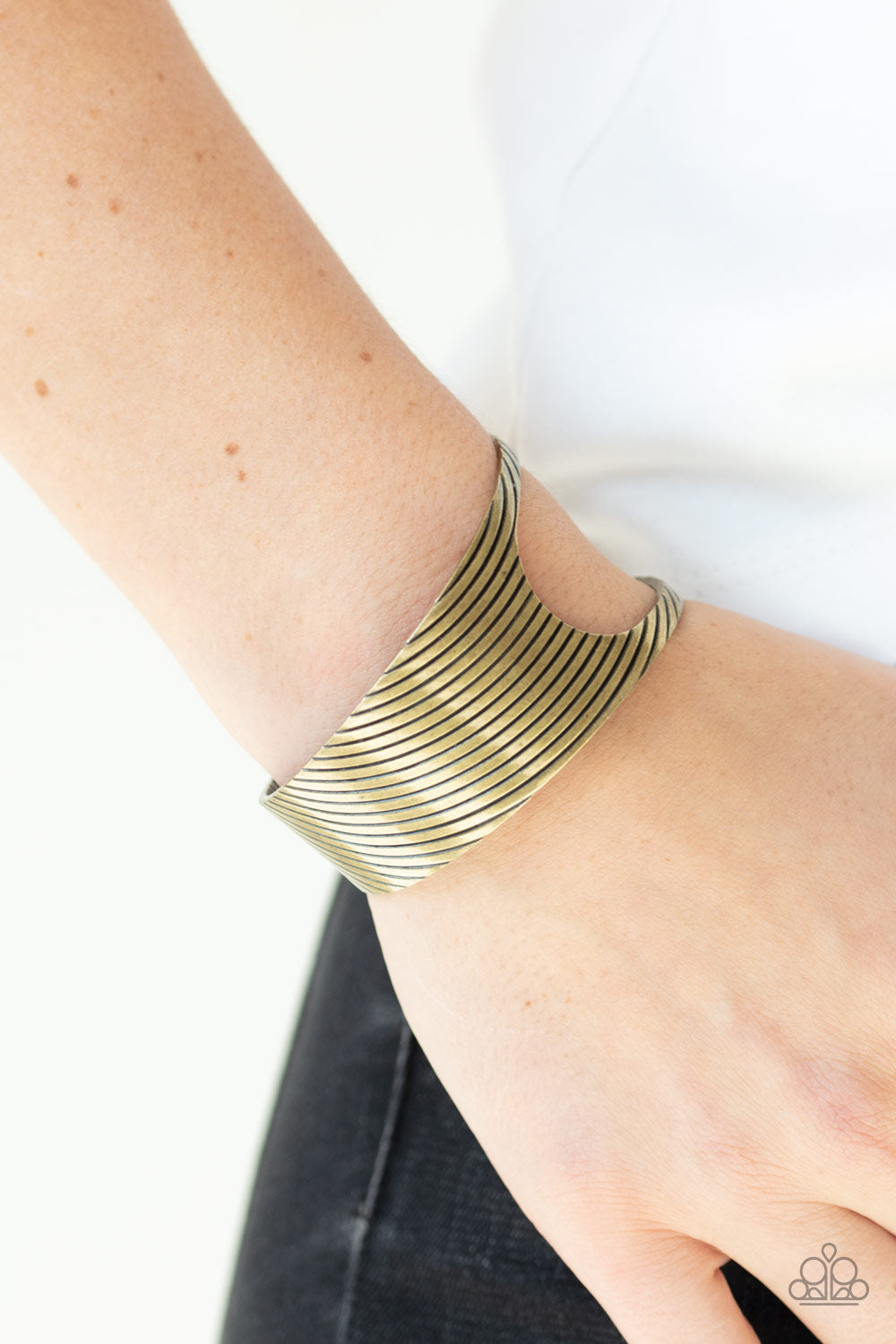 Paparazzi ♥ What GLEAMS Are Made Of - Brass ♥ Bracelet