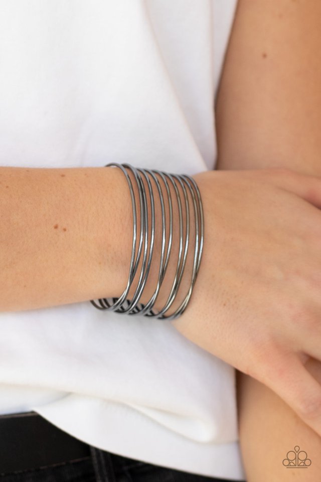 Paparazzi ♥ HAUTE Wired - Black ♥ Bracelet