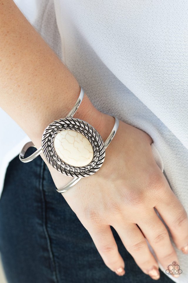 Paparazzi ♥ Desert Aura - White ♥ Bracelet