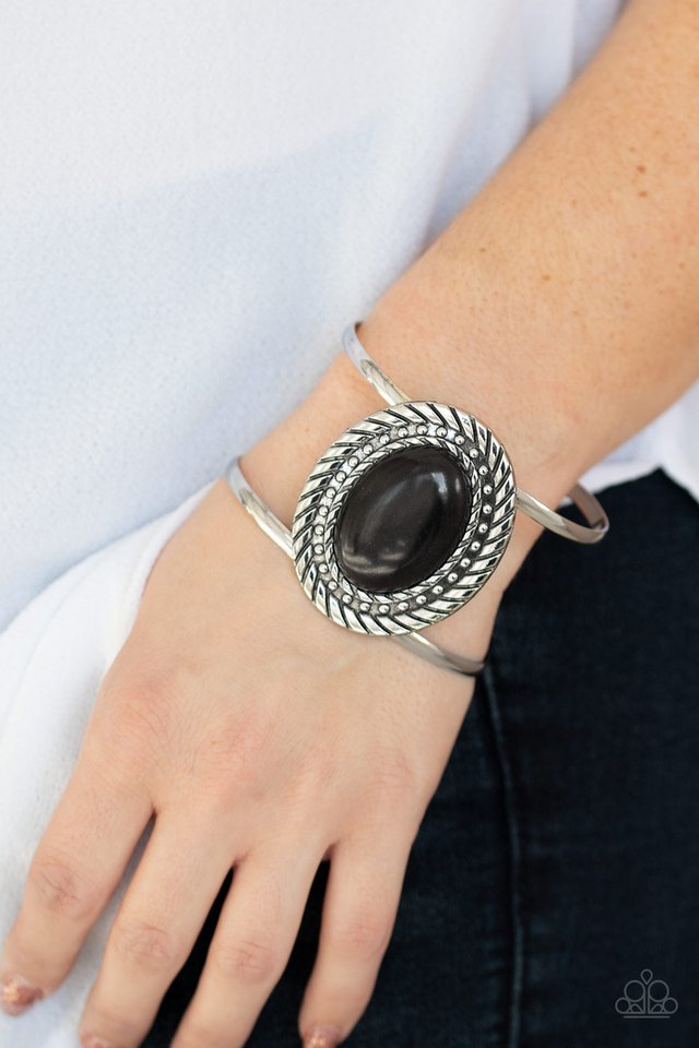 Paparazzi ♥ Desert Aura - Black ♥ Bracelet
