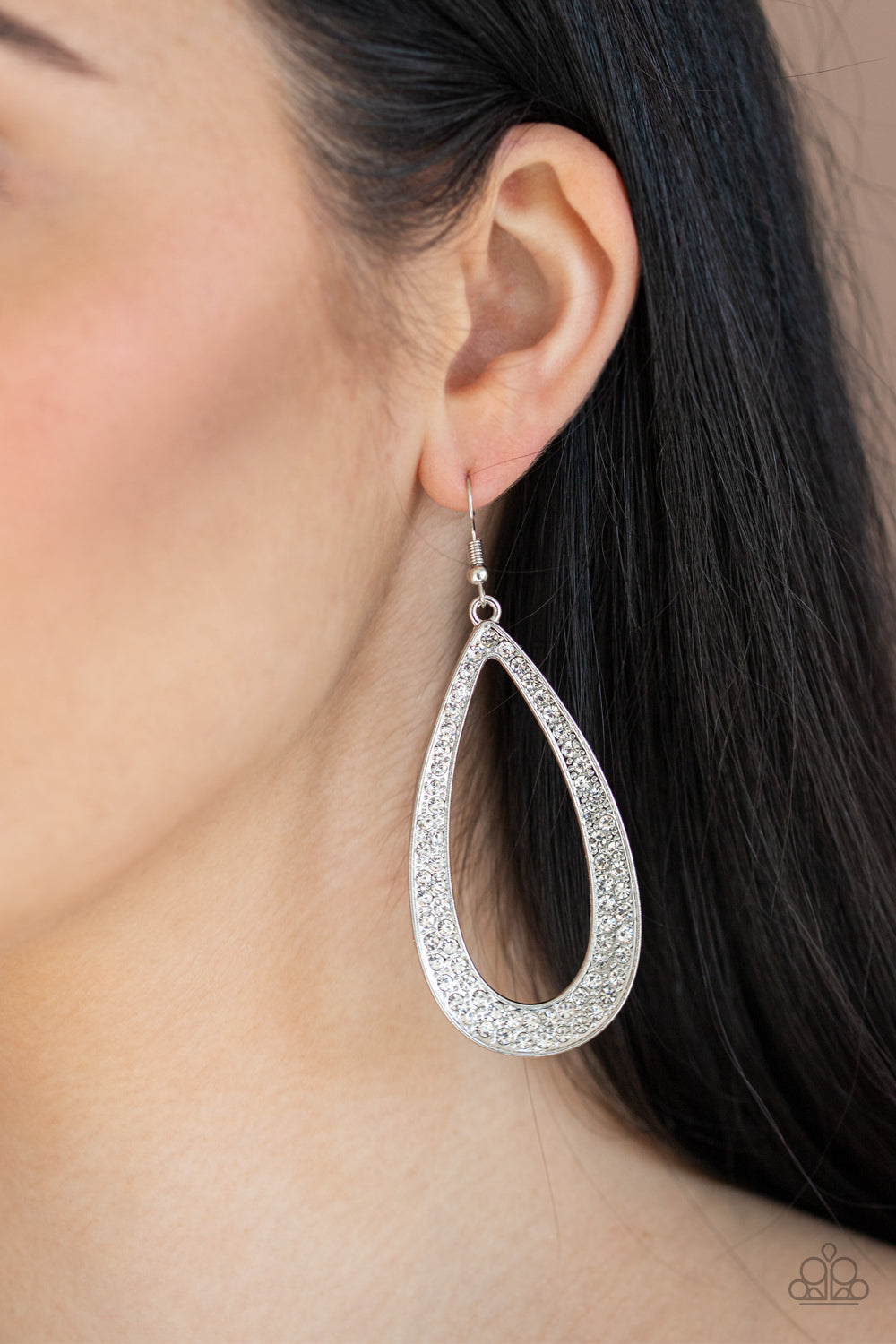 Paparazzi ♥ Diamond Distraction - White ♥ Earrings